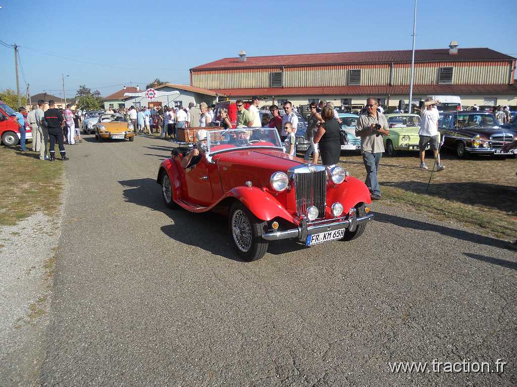 2011_rustenhart (142).jpg - 02/10/2011 - 68740 RUSTENHART 31ème Randonnée Internationale des Vendanges - Le défilé - MG TC
